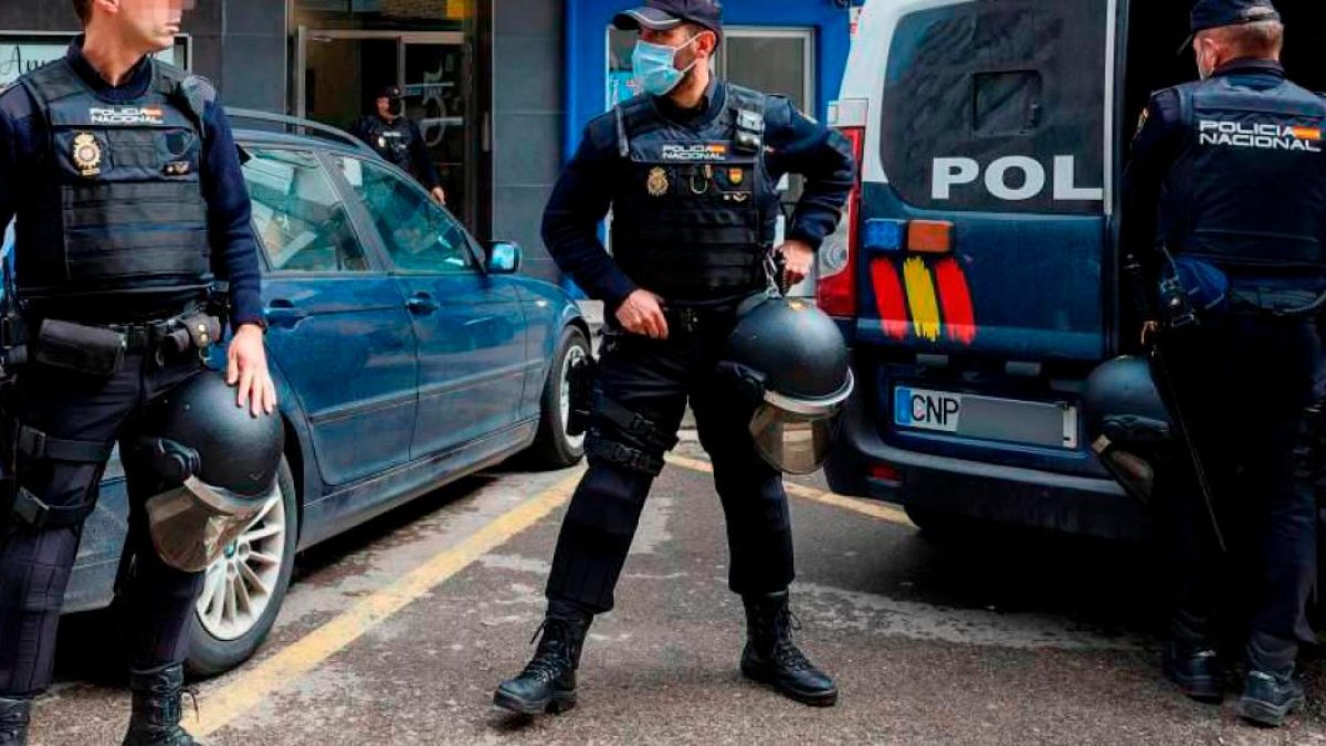 La Policía Nacional investiga como un posible caso de violencia machista.