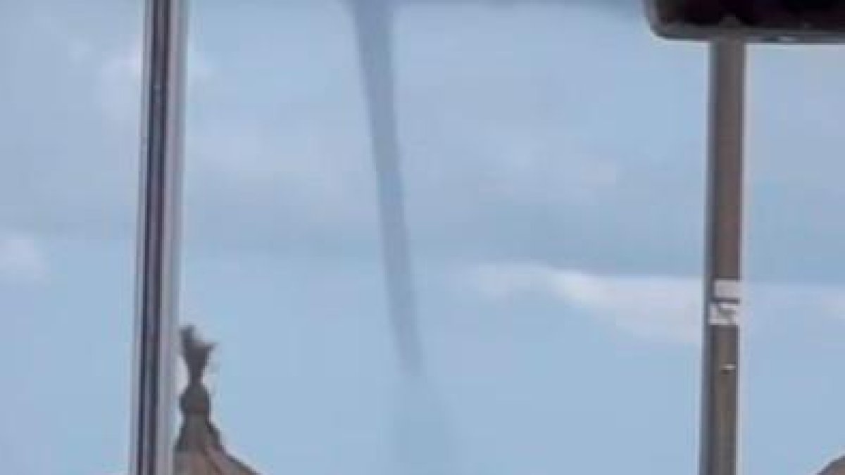 La manga de agua, desde La Pineda.