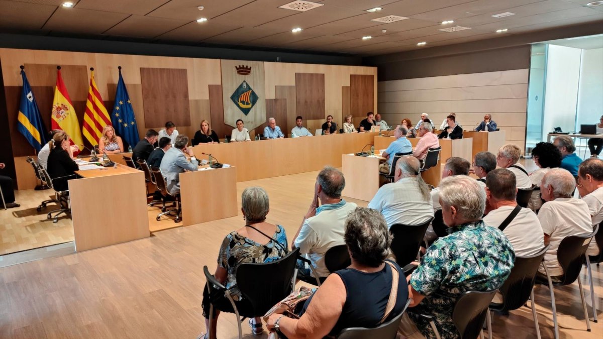 Una de las sesiones de pleno celebradas en Salou este mandato.