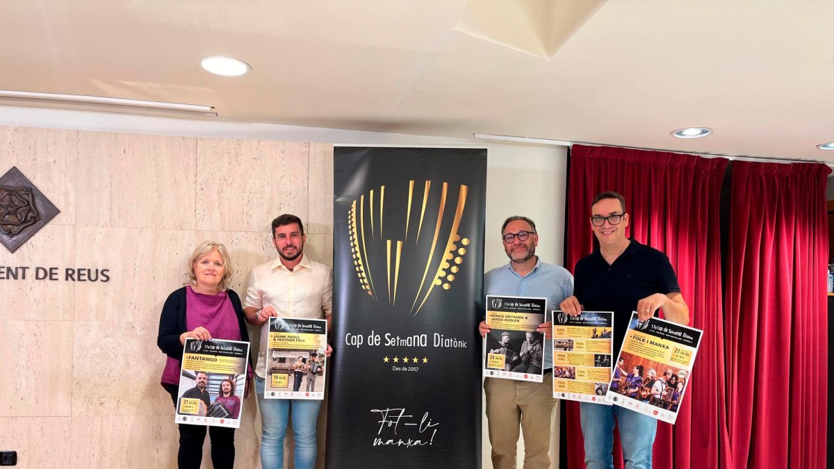 D’esquerra a dreta, Teresa Recasens, regidora de Festes de Cambrils; Ivan Rofes, regidor de Cultura de Colldejou; Daniel Recasens, regidor de Cultura de Reus; i Guillem Anguera, fundador i organitzador del festival.