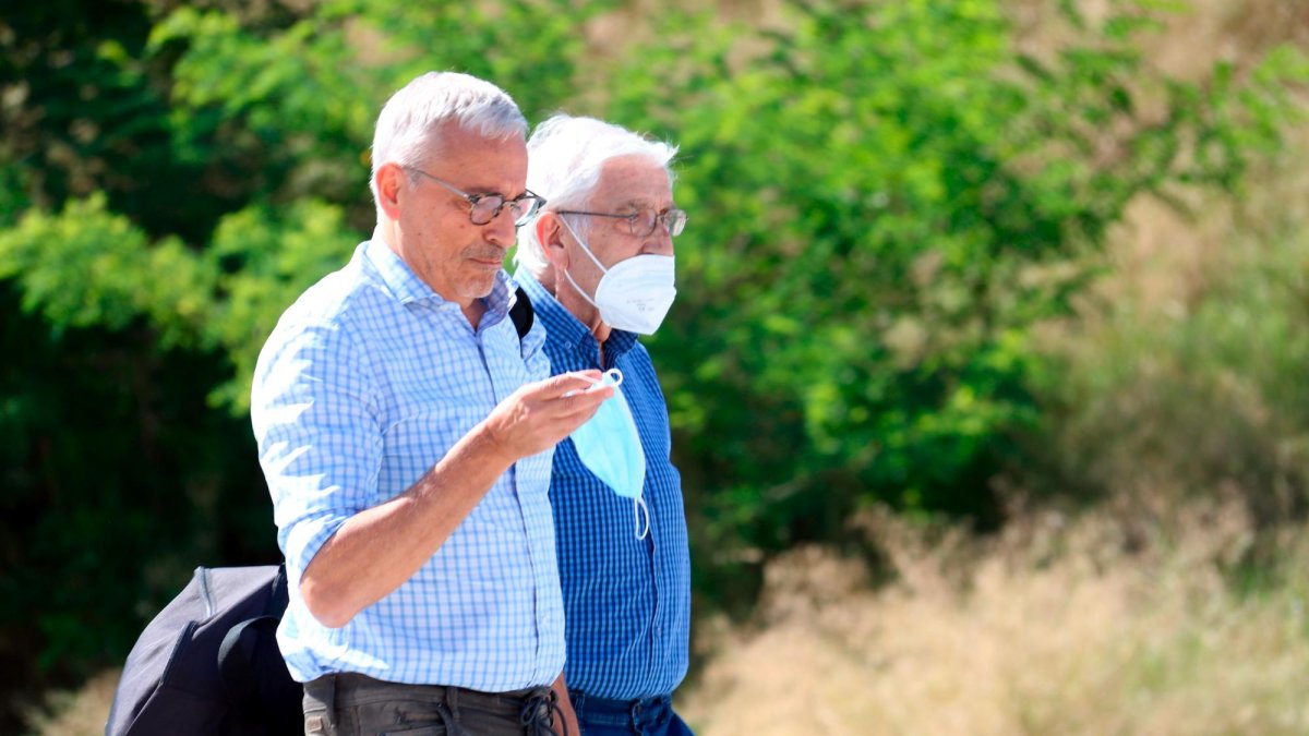 El extesorero de CDC Daniel Osàcar (d), con su abogado, Xavier Melero (i).