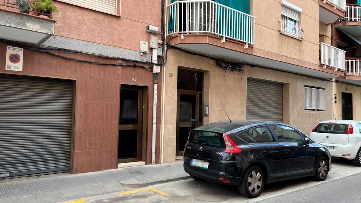 Imagen de uno de los edificios de Cornellà de Llobregat donde se han hecho registros relacionados con los Casuals.