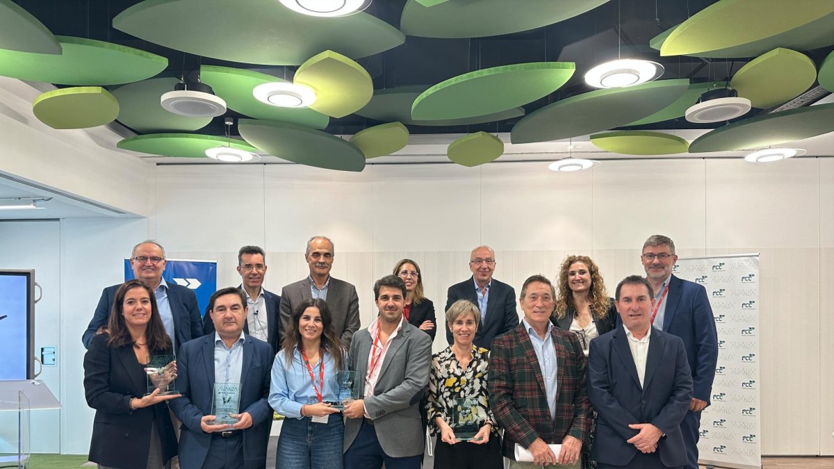 Els guardonats, amb responsables de FCC Medio Ambiente.