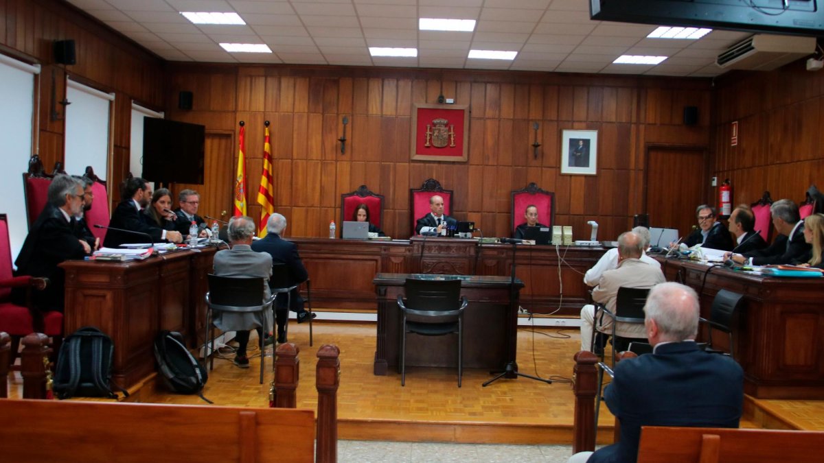 El juicio continuará este miércoles con las declaraciones de otros testigos.