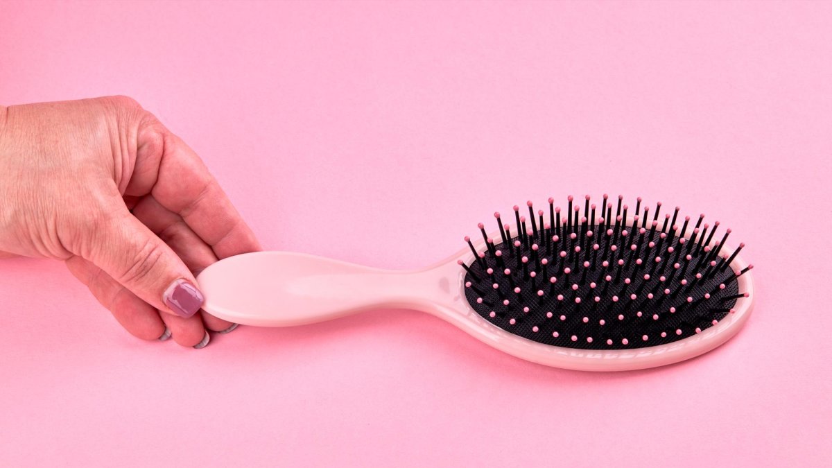 Este juego del cepillo es ideal para combinarlo con otros efectos mágicos.