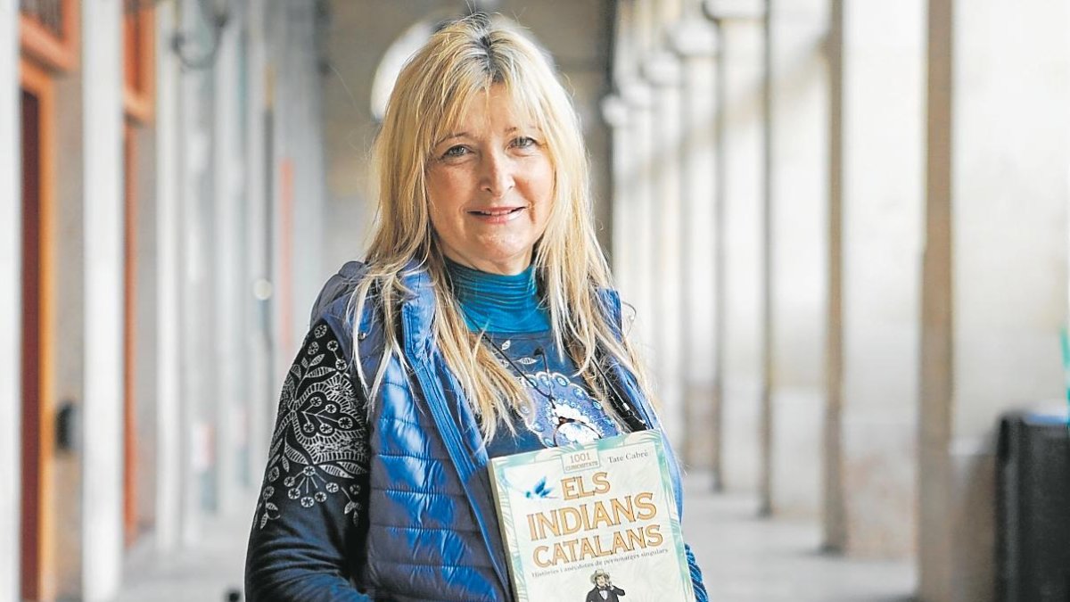 La periodista Tate Cabré, també col·laboradora del ‘Diari’, amb ‘Els indians catalans’.