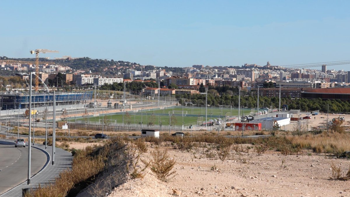 Se trata de una finca ubicada en el PP10, junto al Anillo Mediterráneo de Campclar.