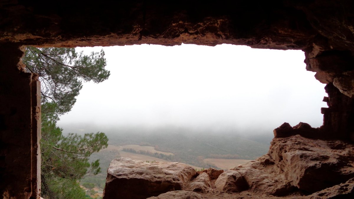 Imatge captada des de l’interior de la cova de Sant Magí, també denominada Cova Santa, a la Brugafanya.