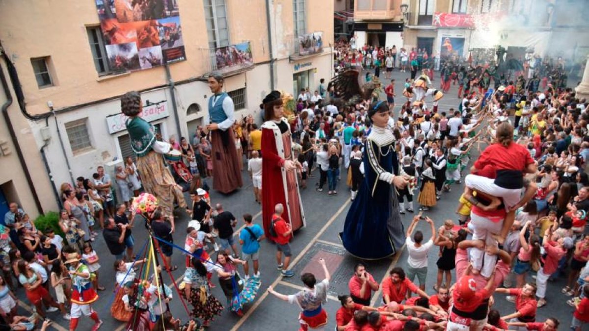 La vista de la Festa Major de El Vendrell desde el balcón del Ayuntamiento.