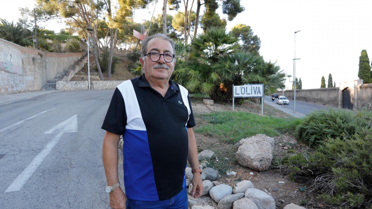 L’Eduard Martí al peu de la muntanya de l’Oliva, per on l’Aigua de Sant Magí entra a Tarragona.