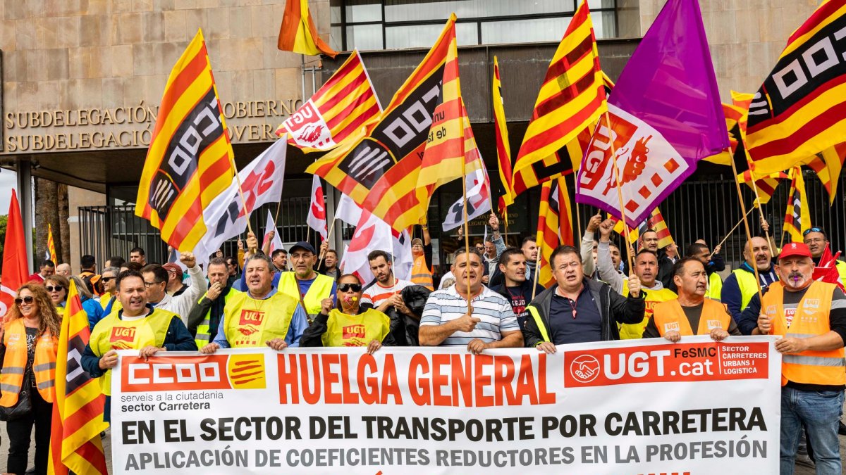 UGT y CCOO posponen la convocatoria de huelga en el transporte de ...