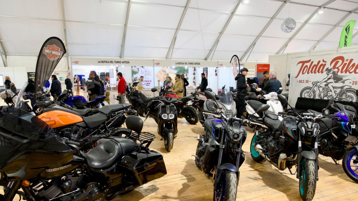 Exposició de motos a la Fira d’Amposta.