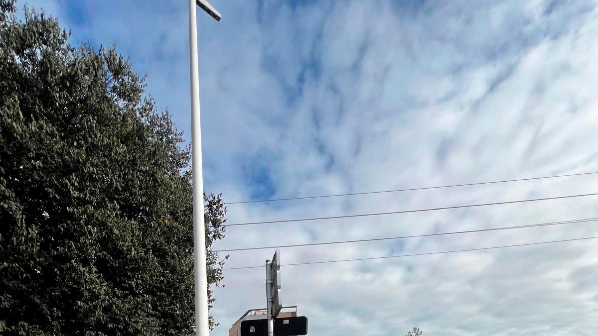 Voluntarias transportando productos de primera necesidad en una de las localidades afectadas.