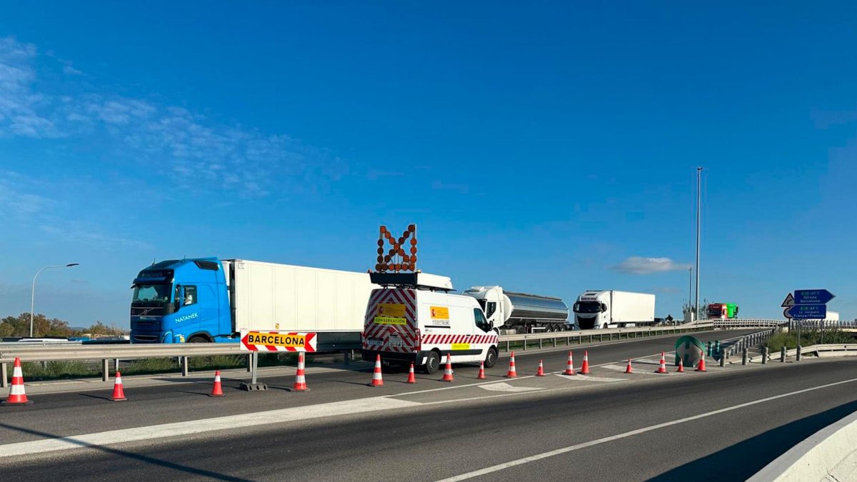 Unos 750 camiones retenidos en el Alt Empordà por las protestas de los agricultores en la Catalunya del Nord