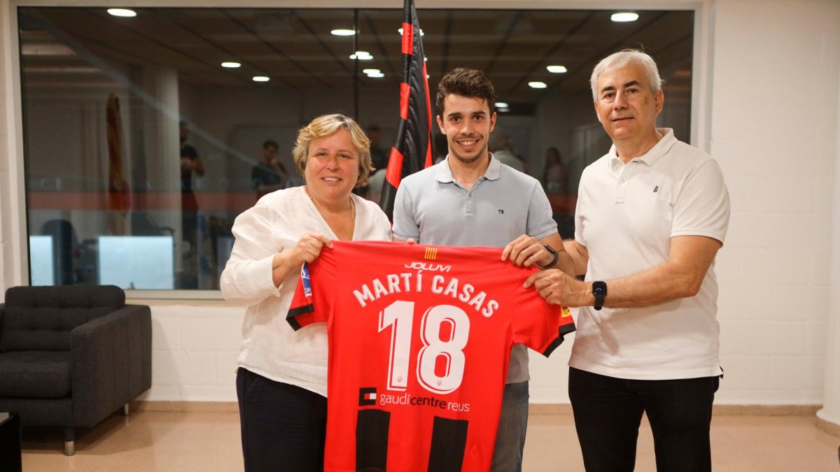 La presidenta del Reus, Mònica Balsells; Martí Casas y el directivo Josep Maria Barberà.