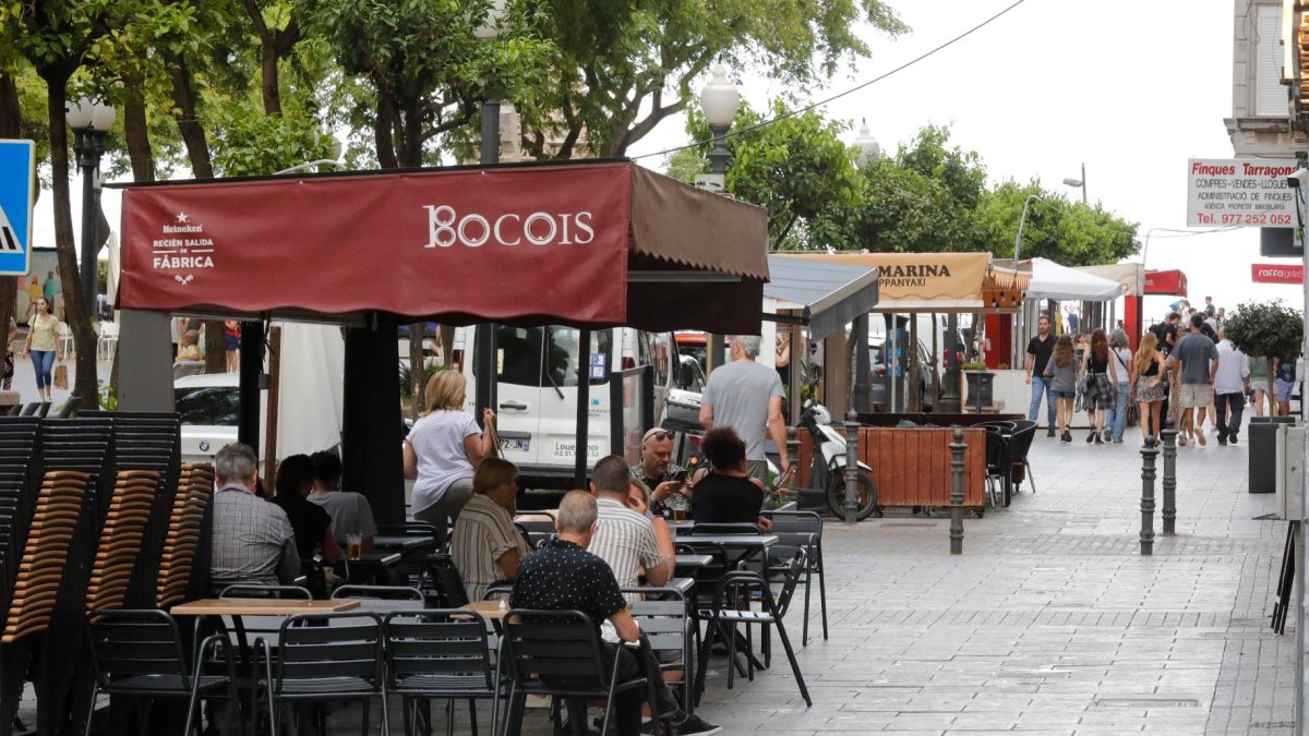 Terrazas en el ultimo tramo de la Rambla Nova.