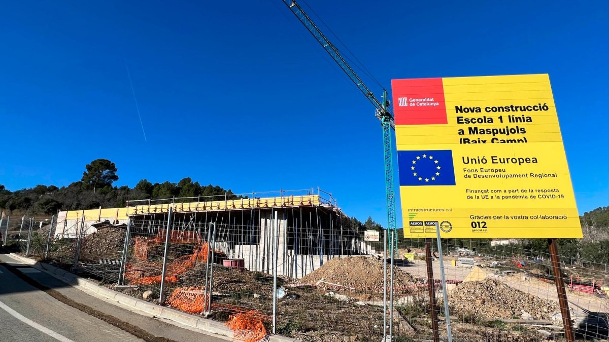 A finals de 2022, les obres de la nova escola de Maspujols van quedar paralitzades perquè l’empresa va entrar en suspensió de pagaments.