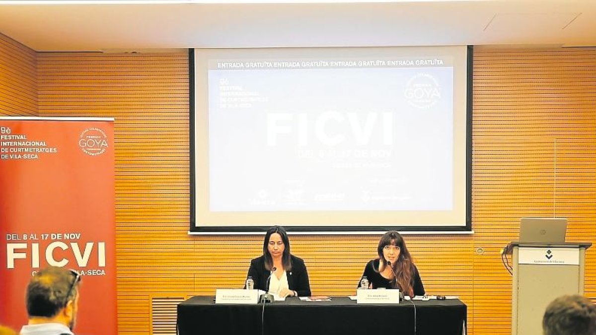 La presidenta del Patronat de Turisme, Lluïsa Clavé, y la directora artística del FICVI, Alba Bresolí, este lunes en la presentación del FICVI.