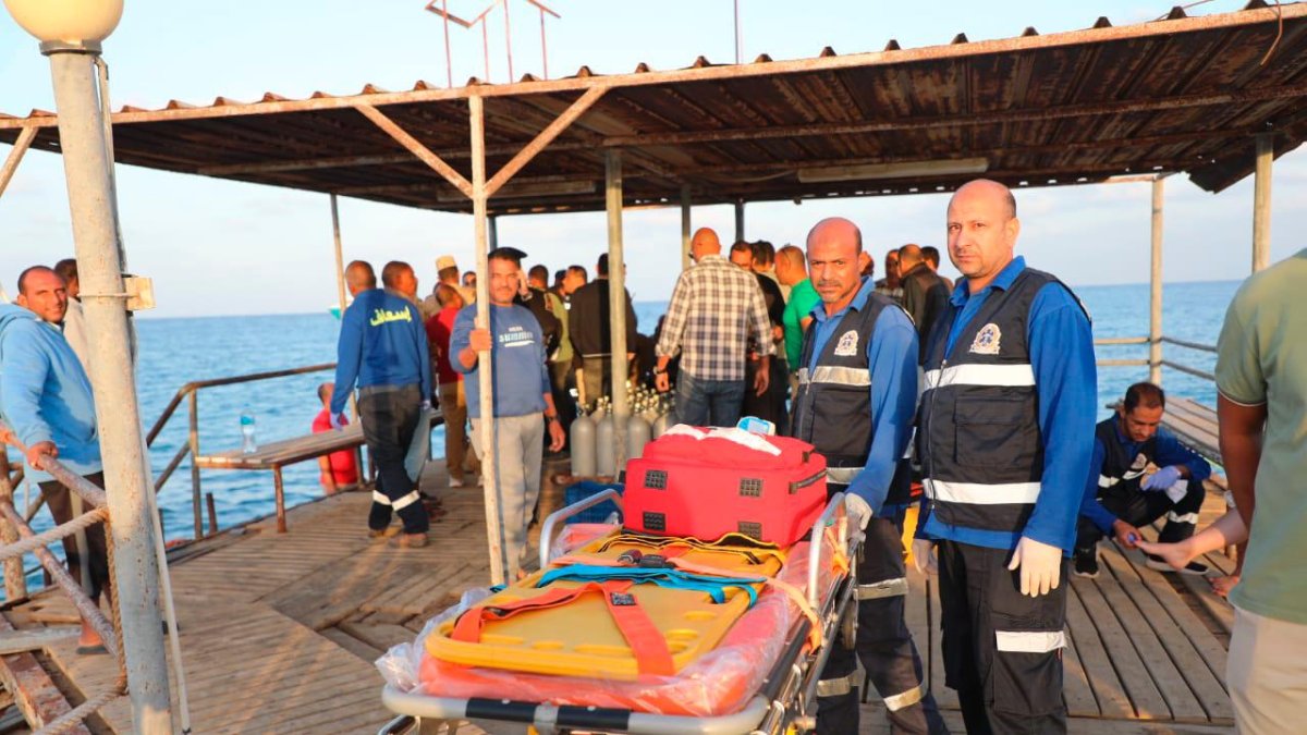 El barco turístico, llamado Sea Story, transportaba pasajeros cuando ocurrió el siniestro.