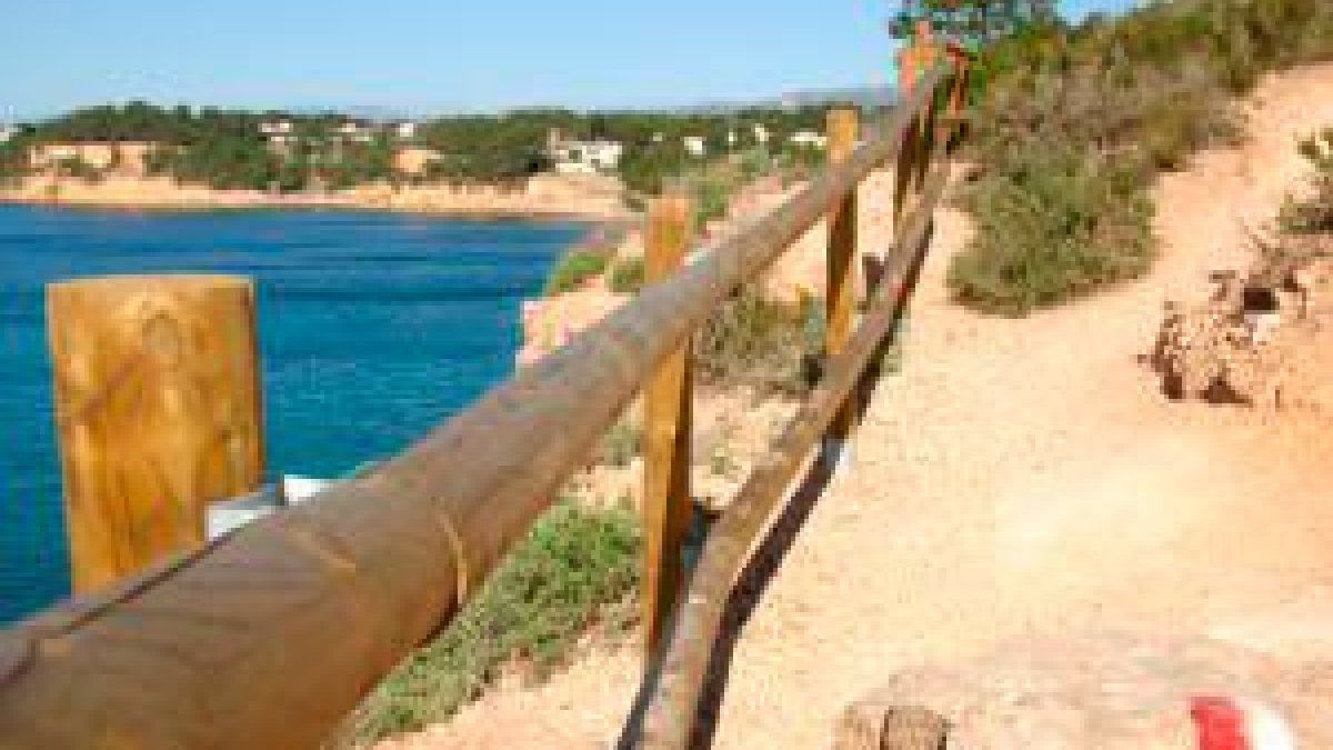 El paciente se pudo evacuar por tierra a través del camino de ronda.