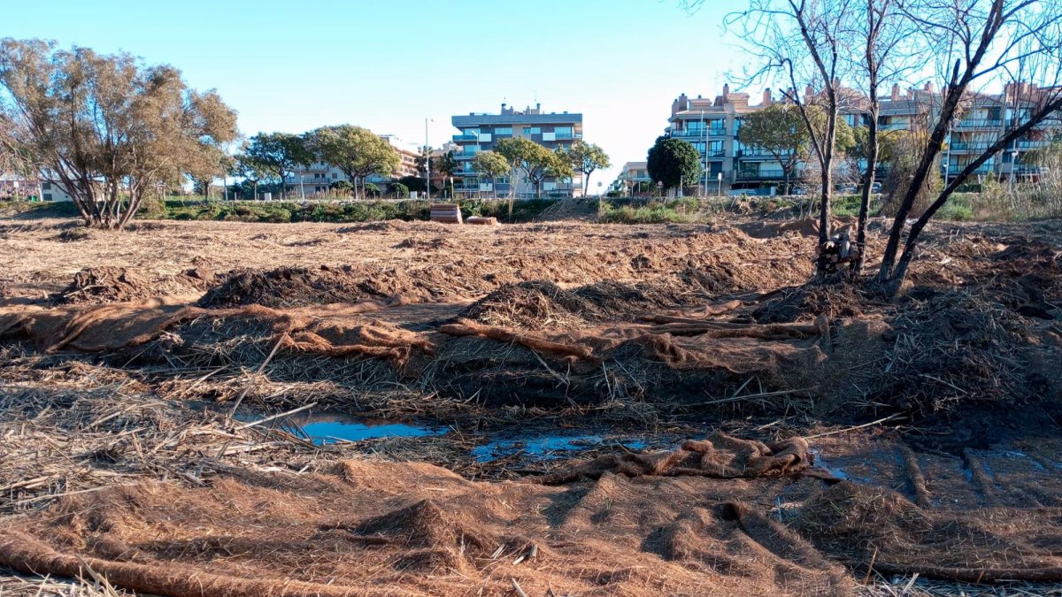 Cambrils instala una lona biodegradable en la Riera de Maspujols para ...