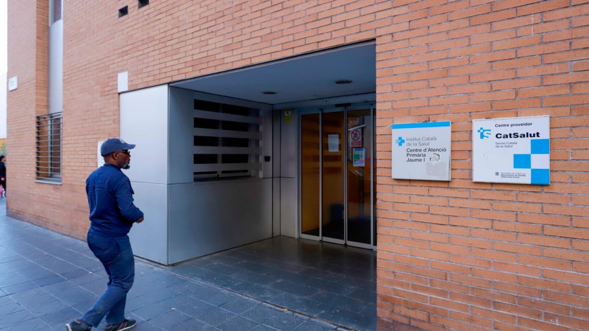 La entrada del CAP Jaume I, en la calle Felip Pedrell.
