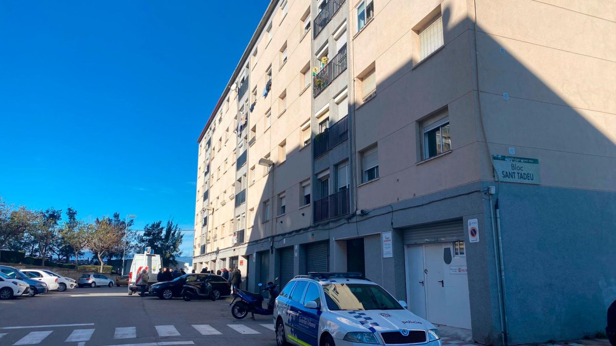 La Guàrdia Urbana de Tarragona acudió al edificio por la mañana.