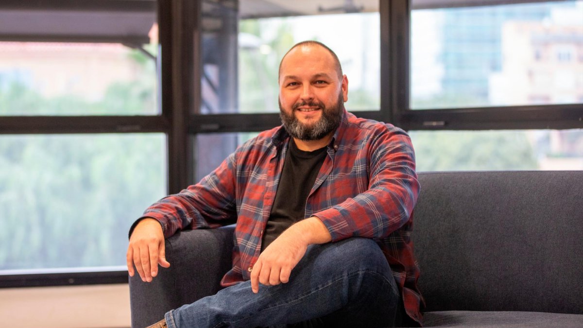 Luis Heredia, miembro del equipo investigador, durante la entrevista en el Diari.