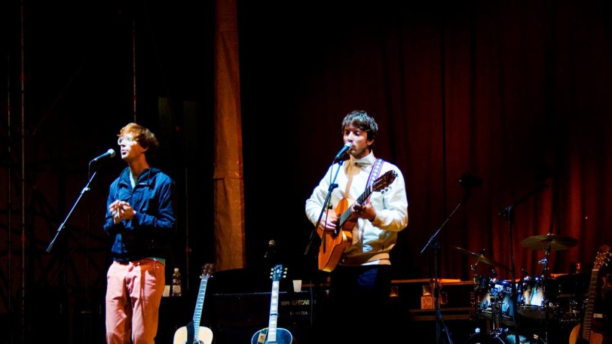 Los noruegos Kings of Convinience en un concierto en 2010.