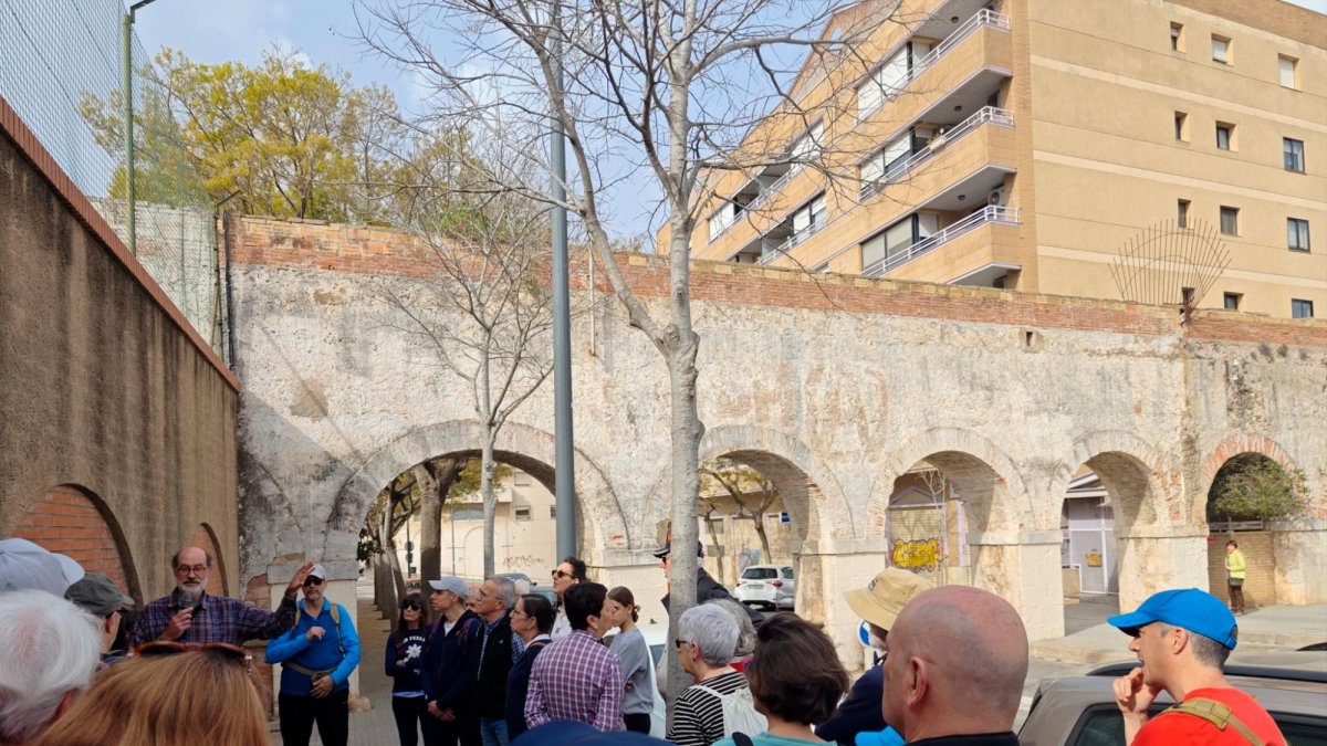 Un tramo del puente sobre el que discurría La Mina.