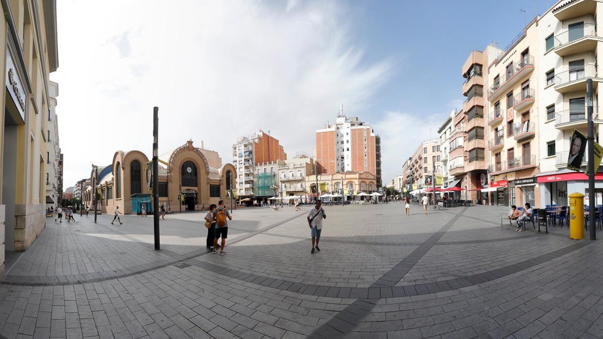 La plaza Corsini ahora mismo no tiene ningún elemento de sombra.