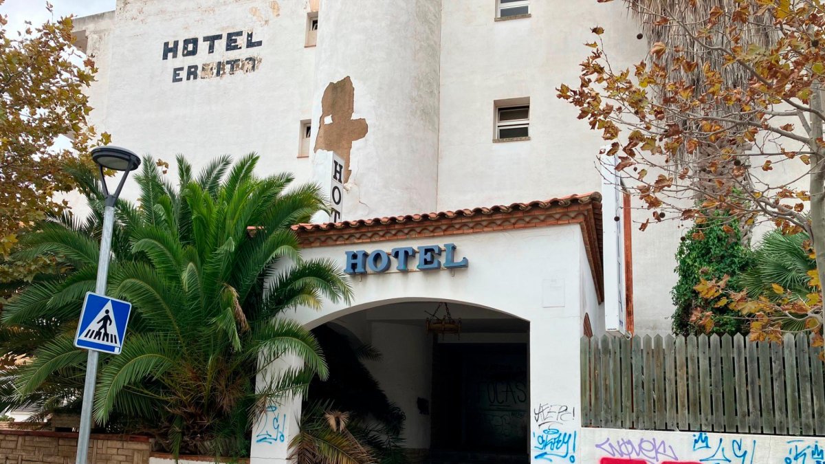 El antiguo Hotel Ermita de Sant Salvador.