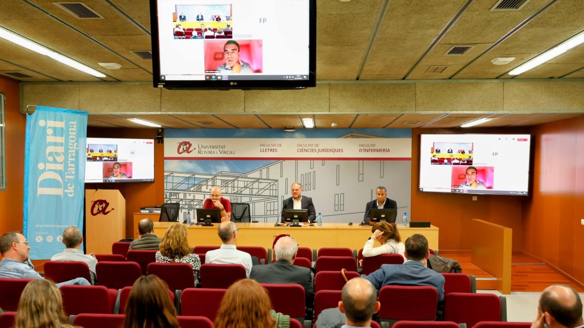 ¿Coche eléctrico, híbrido o de combustión? ‘¿Qué coche me compro?’ A debate, en la URV