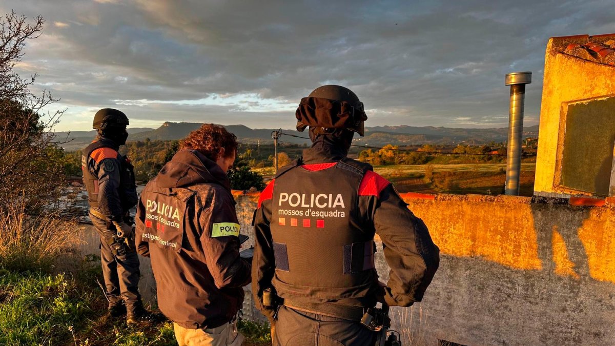 Imagen de uno de los registros que están llevando a cabo los Mossos d’Esquadra.