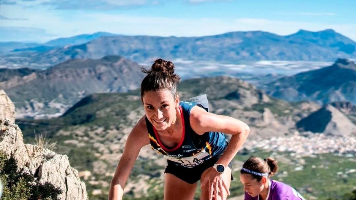 Núria Gil, durante uno de los duros tramos de la carrera.
