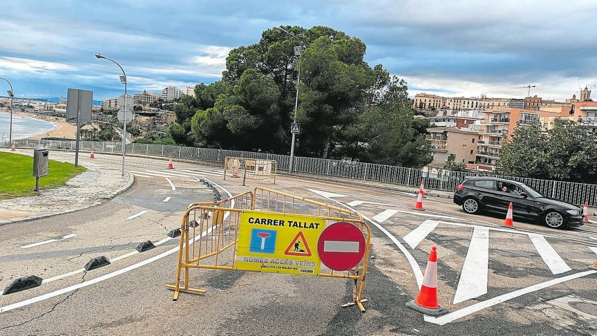 Tramo del carril bici que va desde la plataforma hasta el Fortí de Sant Jordi.