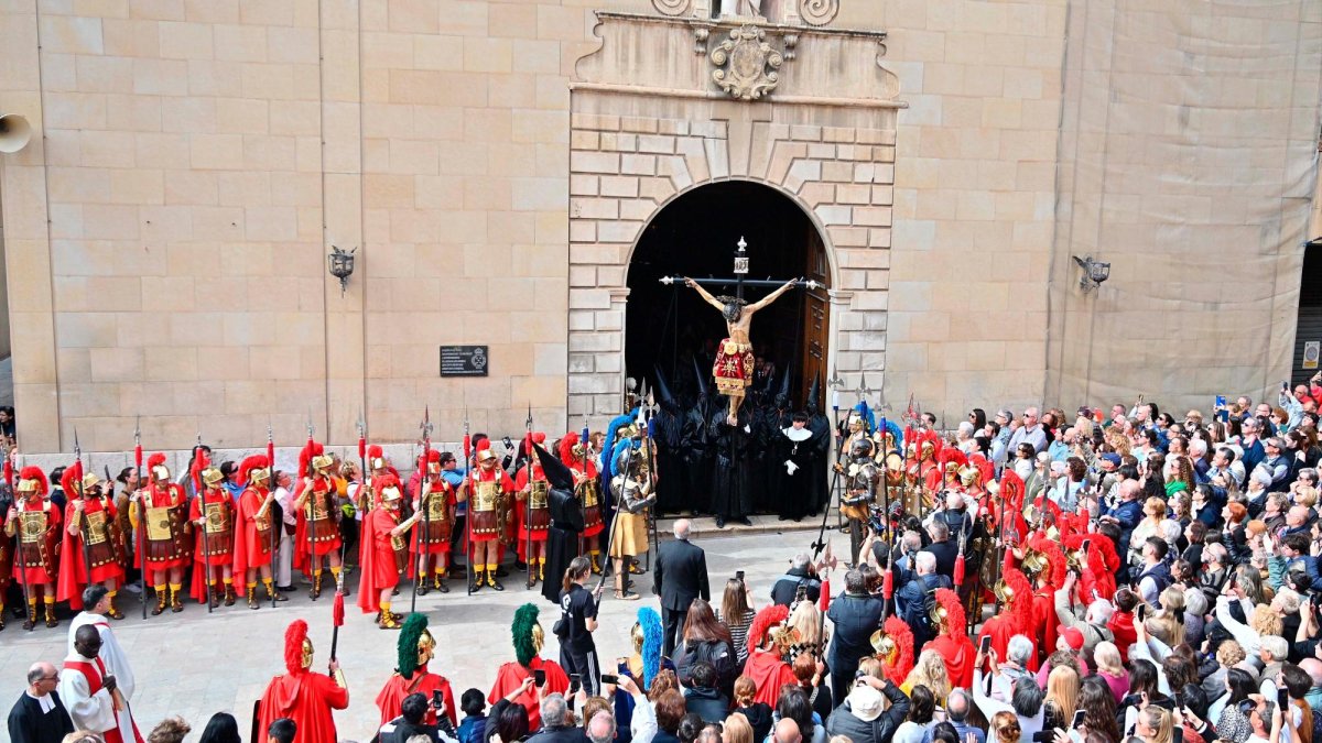 La plaça de la Sang, durant una Setmana Santa recent