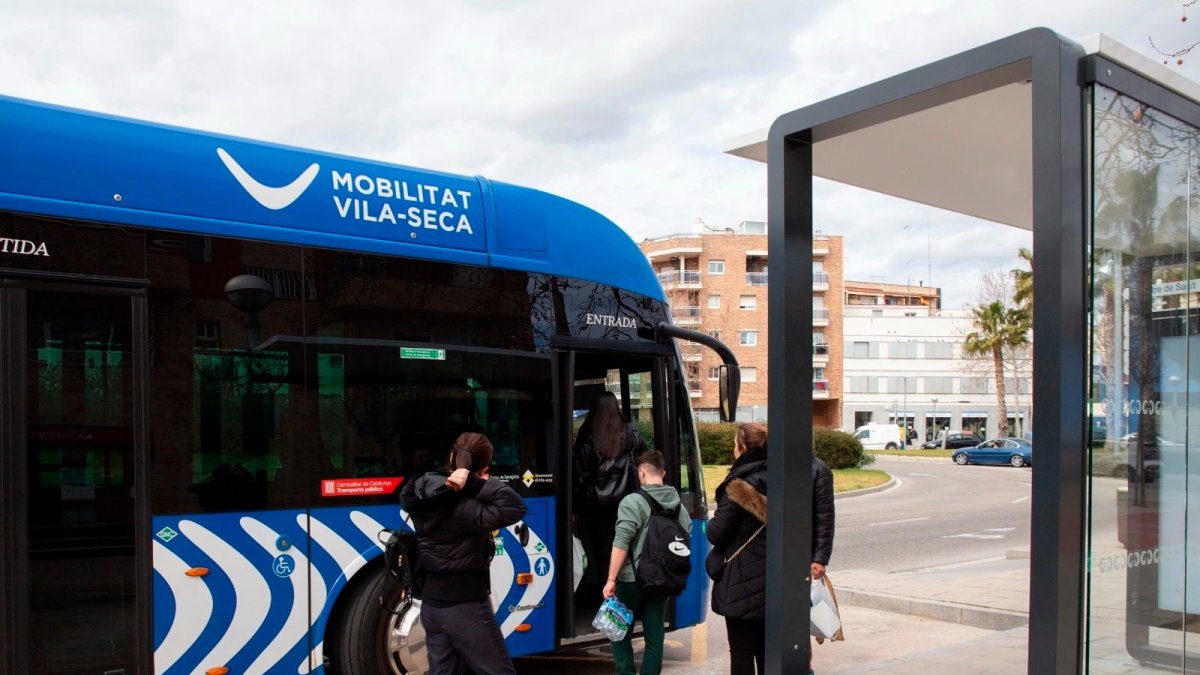 El bus de gas natural comprimido que opera enVila-seca es único en el Campde Tarragona