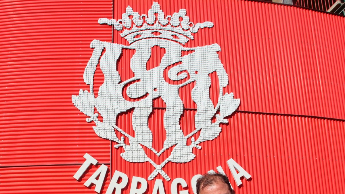 Juan Vizcaíno, con la camiseta grana.