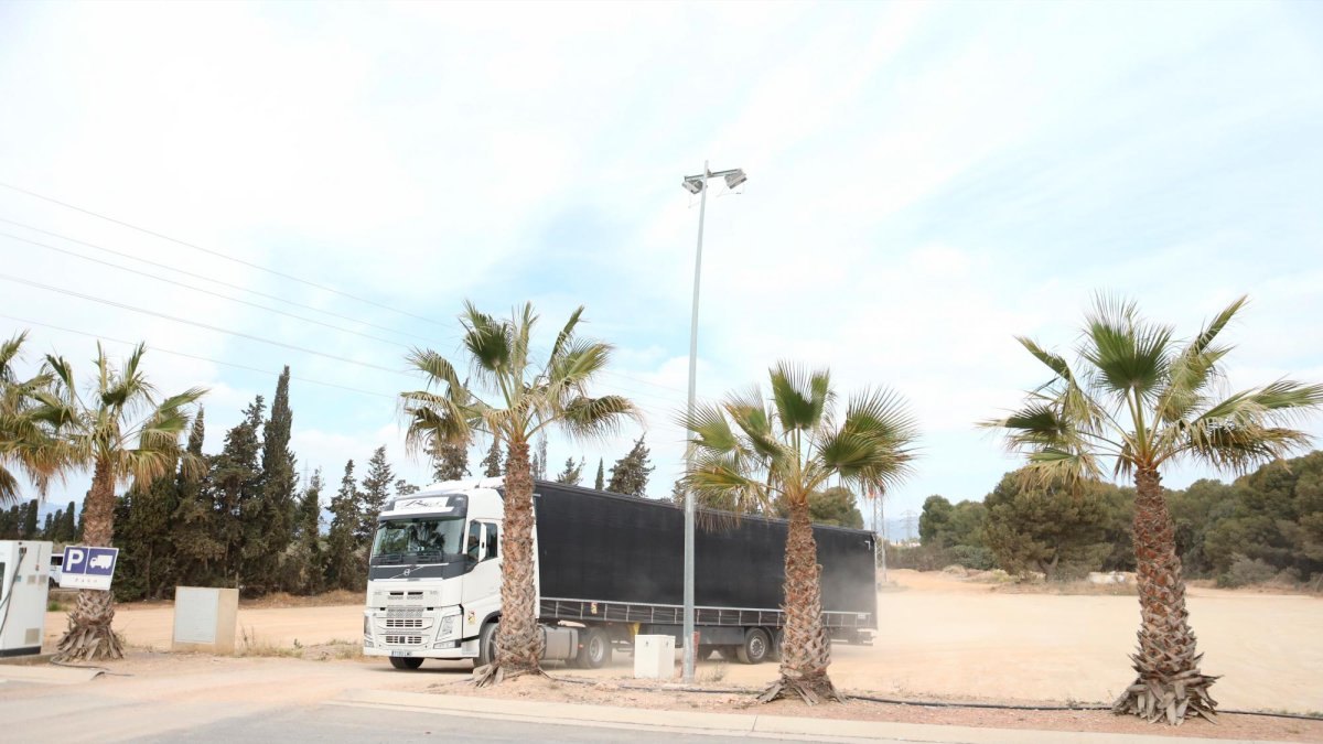 Tesla proyecta en Cambrils una de sus electrolineras más grandes de España