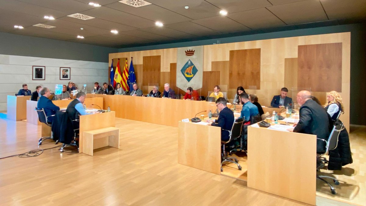Una de las últimas sesiones plenarias celebradas en el Ayuntamiento de Salou con la actual configuración de la corporación municipal.