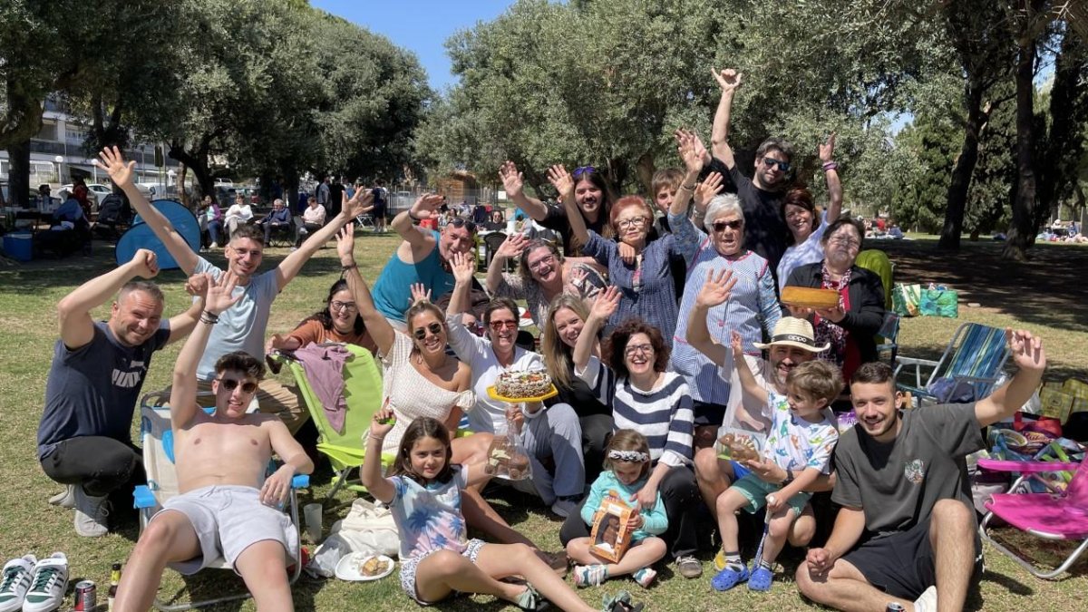 Gente disfrutando del día en Cambrils.