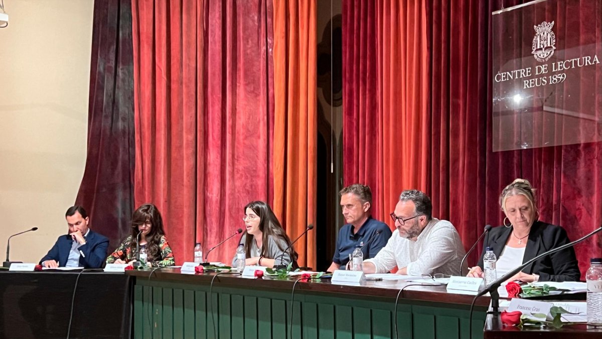 Rubio (Ara Reus), García (Cs), López (CUP), Baiges (PSC), Recasens (ERC) y Caelles (Junts per Reus), ayer en el Centre de Lectura.
