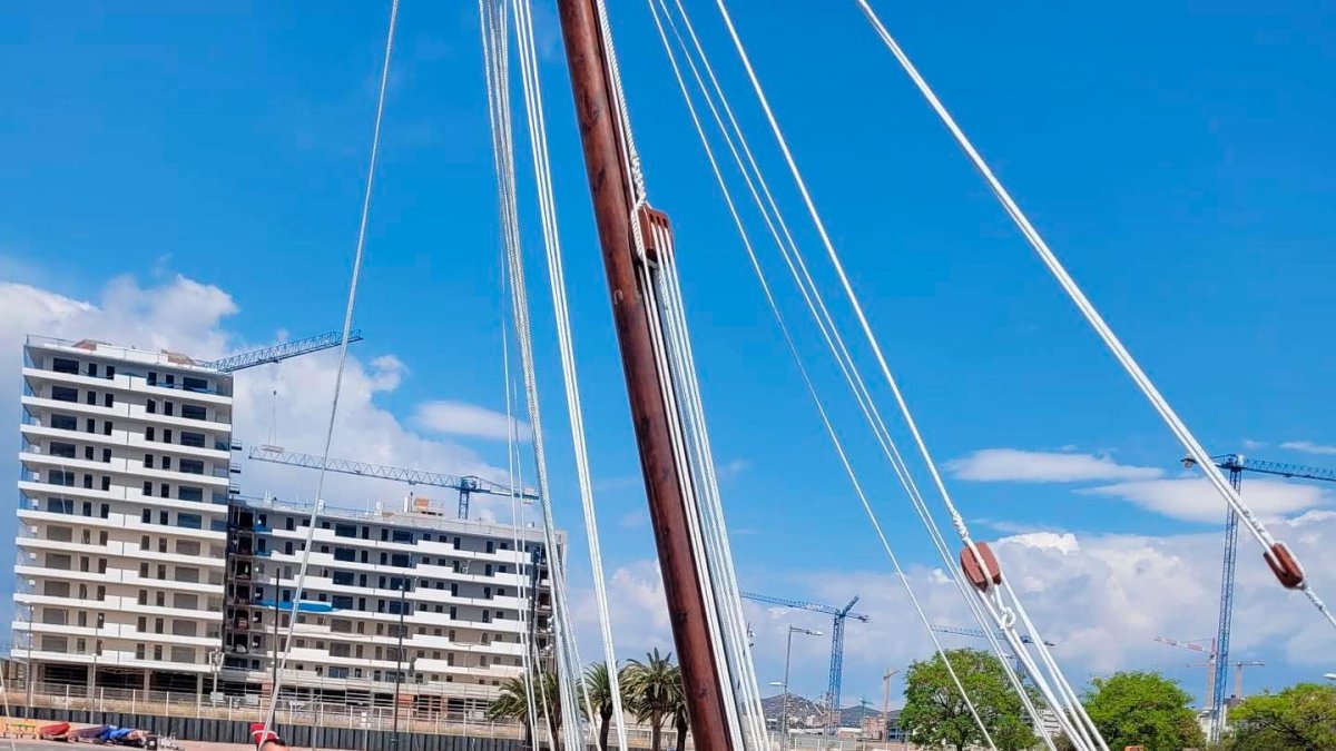 Hace unos días la barca Francisca ya tocó mar para una prueba.
