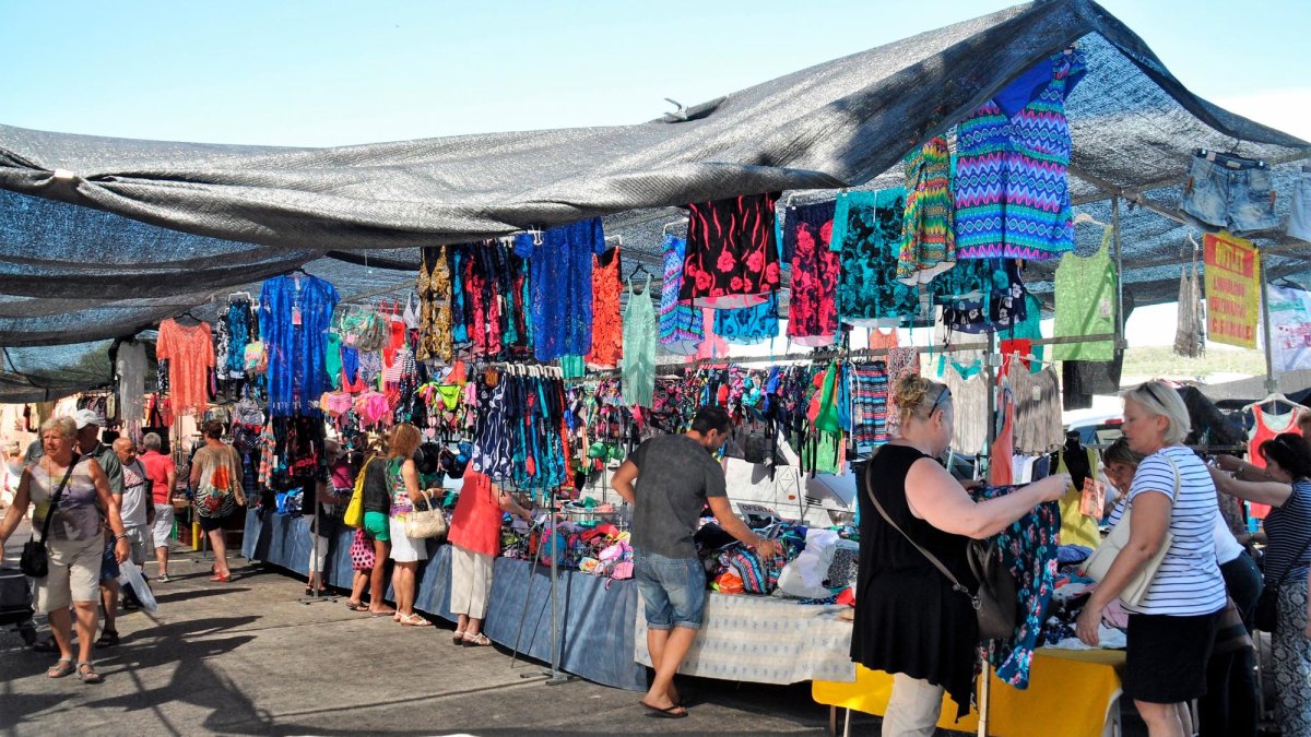 El mercado semanal de Torredembarra tiene actualmente 61 paradas, de las cuales ahora hay 4 vacantes.
