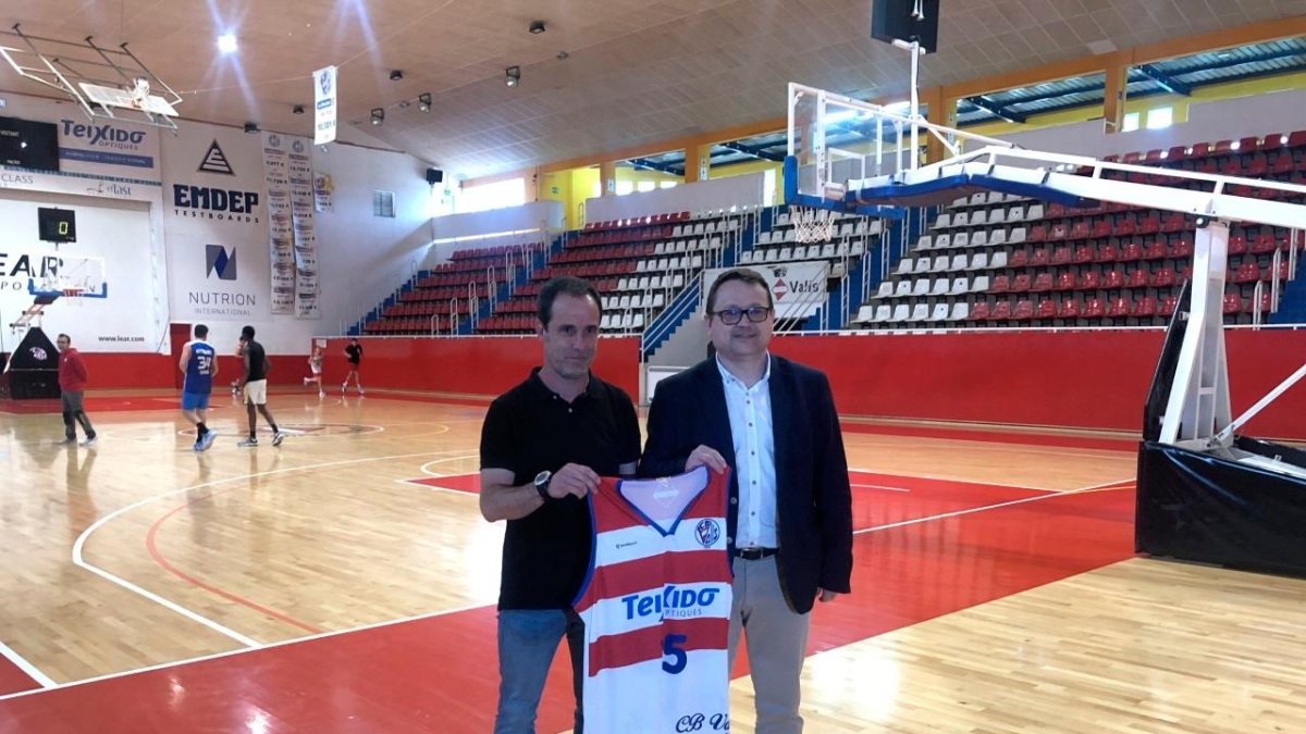 Víctor Neila en su presentación como entrenador del CB Valls.