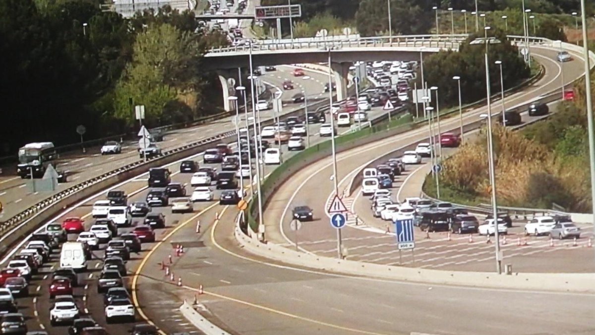Retenciones en la AP-7 este Viernes Santo.