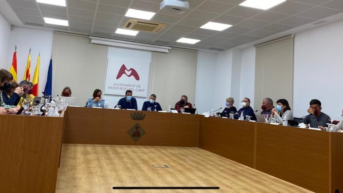 Un instante del plenario de Mont-roig del Camp celebrado el pasado miércoles.