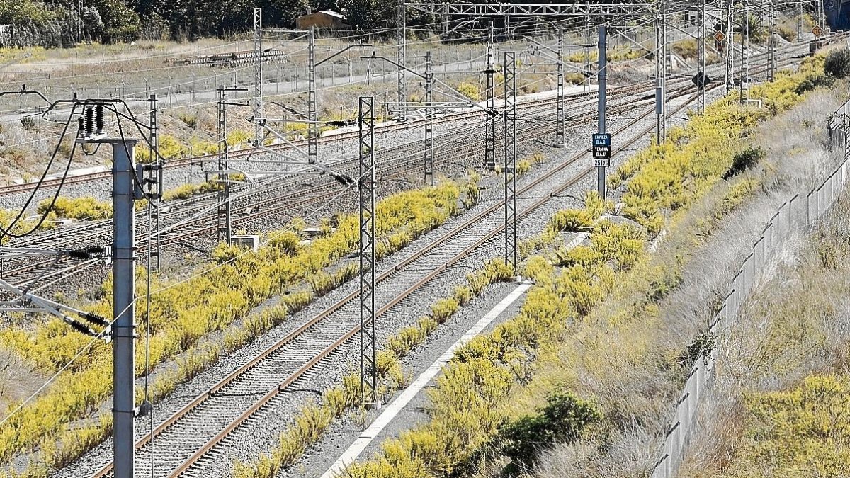Servicios técnicos de mantenimiento en el Corredor en Tarragona quedaron desiertos.