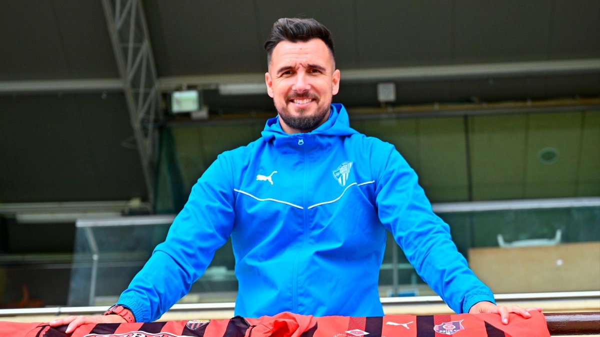 Carrasco, con las camisetas del CF Reus y el Reus FCR.